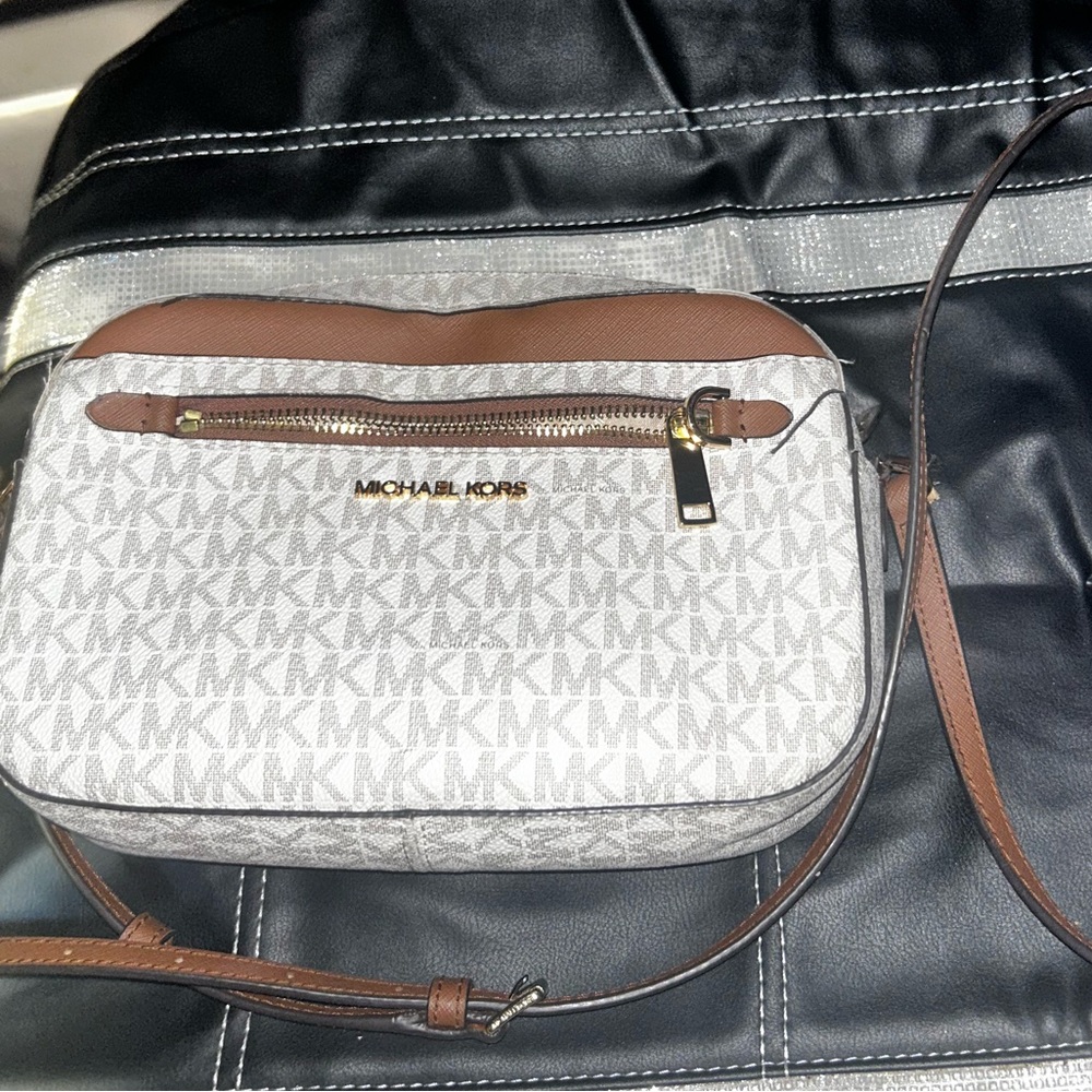 Micheal Kors purse
